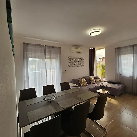 Lägenhet Ulika Pula